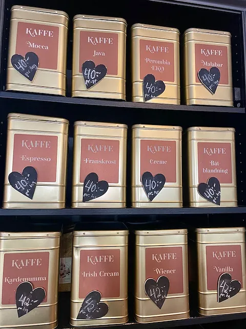 Kaffesorter i plåtburkar