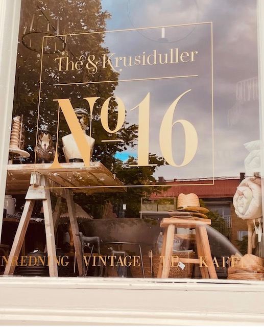 Bild på butikens skyltfönster